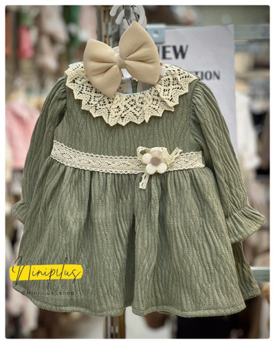 پیراهن دخترانه مجلسی در دو رنگ سبز زیتونی و کرم خاکی با یقه گیپور و پاپیون ظریف ........20068