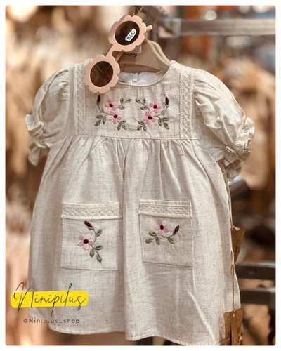 پیراهن نوزادی دخترانه گلدوزیدار با پارچه نخی لطیف................... کد 19044