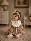 پیراهن دخترانه چهارخونه کرم جلو دانتل .............. 19056..4117